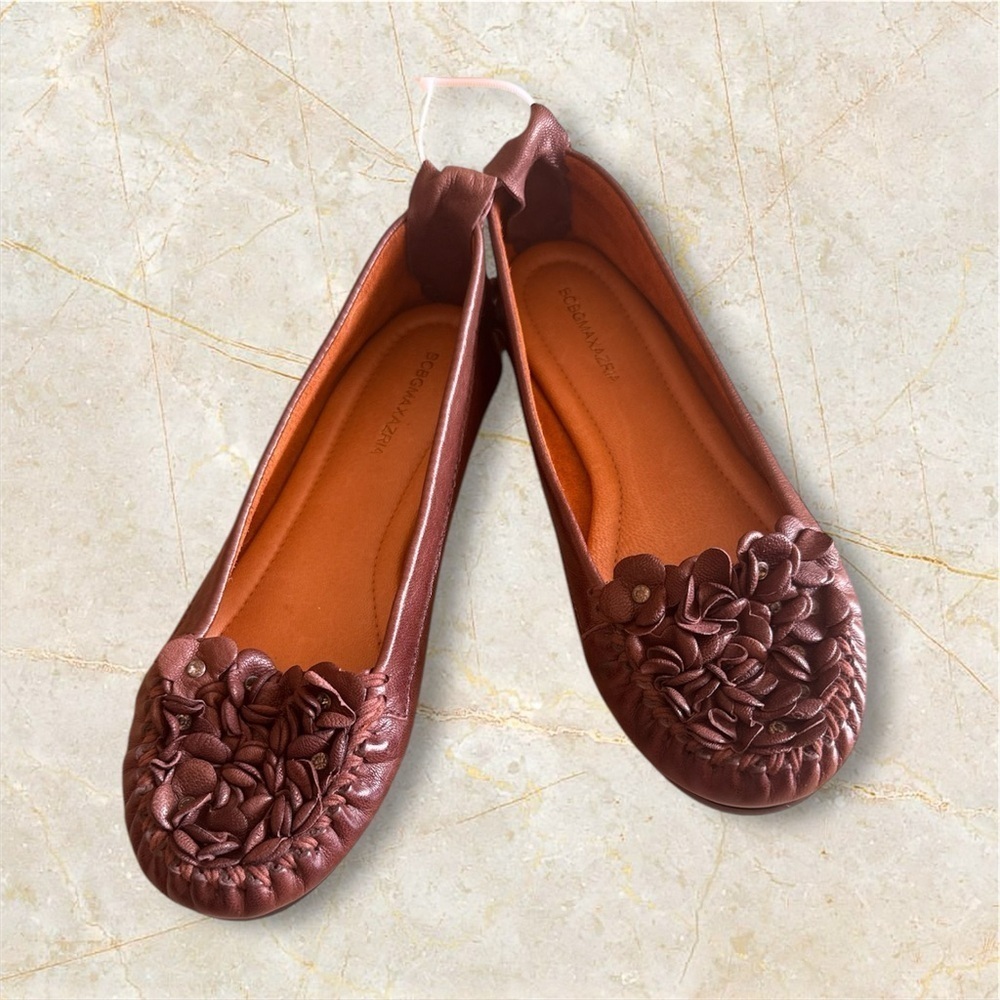 BCBG Max Azria flower flats shoes size 5.5 brown new without tag